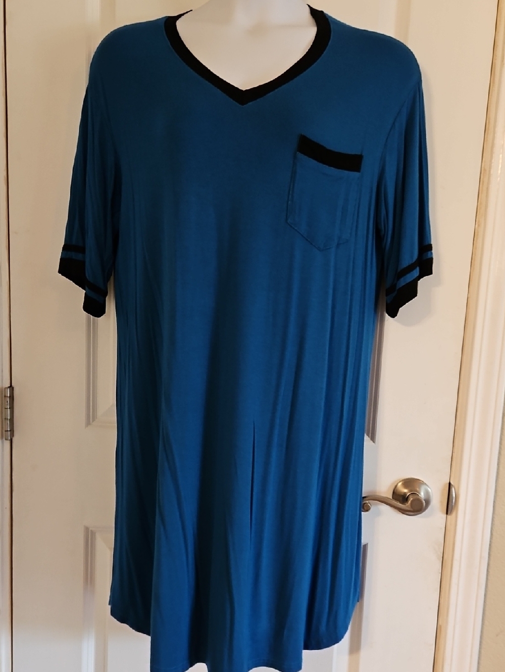 VLAZOM Teal V-Neck Pocket Nightshirt with Black Trim